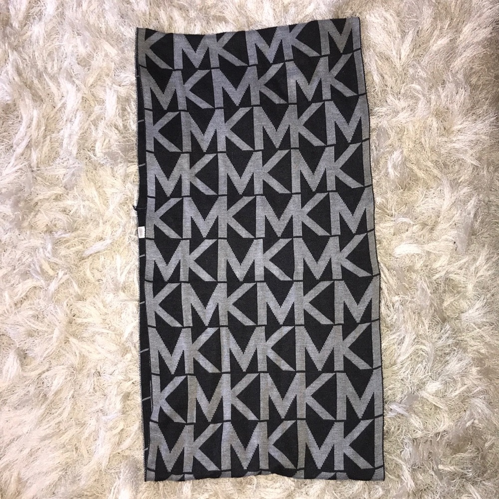 Michael kors infinity scarf